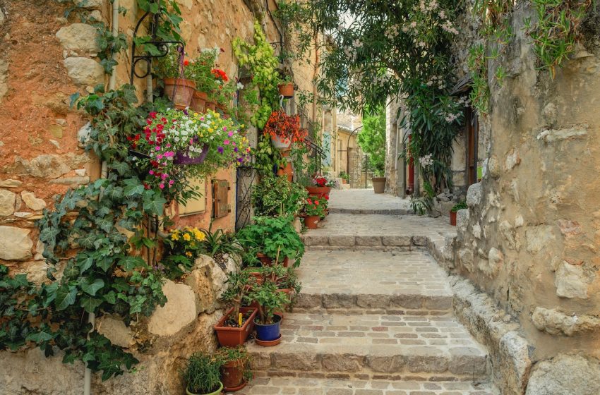 Créez une allée de jardin exceptionnelle grâce à ces idées déco