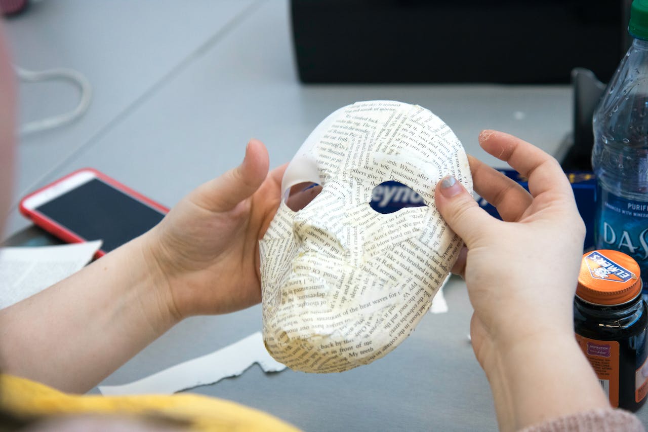 La méthode d'application du papier mâché